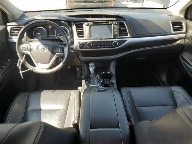 2019 TOYOTA HIGHLANDER SE  