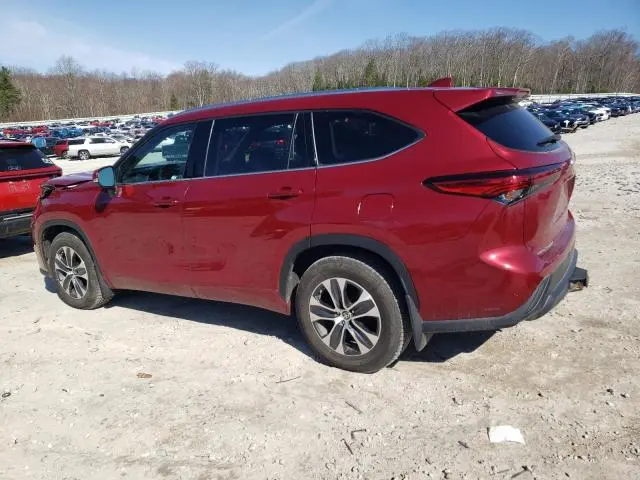 2021 TOYOTA HIGHLANDER XLE  