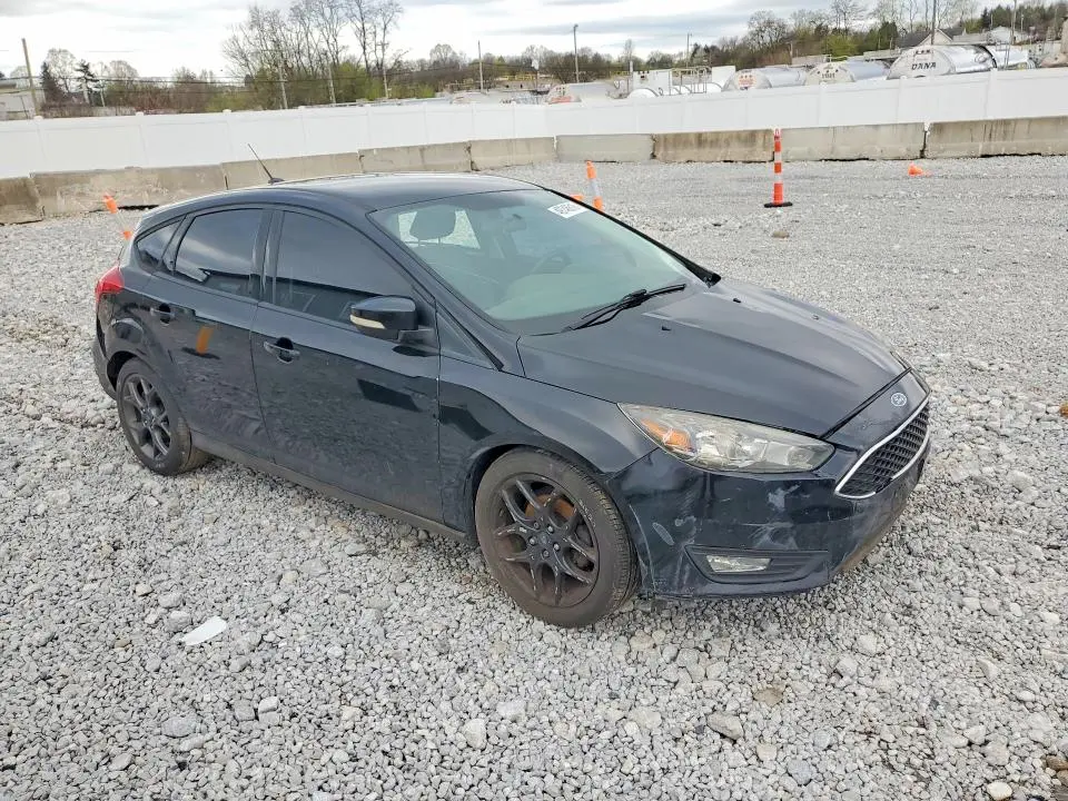 2016 FORD FOCUS SE  