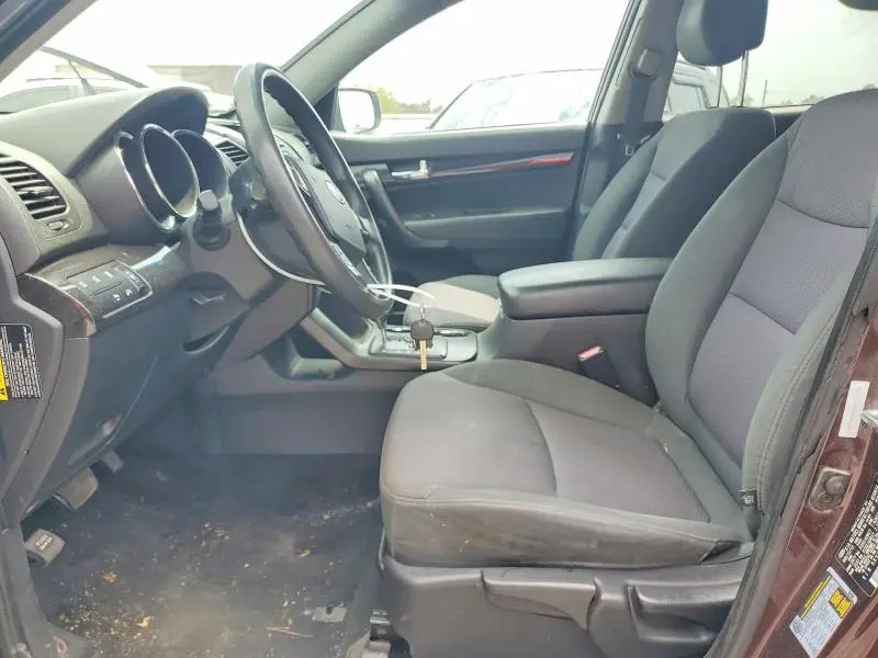 2013 KIA SORENTO LX  