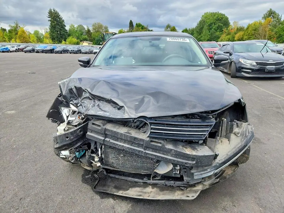 2013 VOLKSWAGEN JETTA SE  