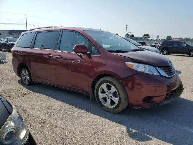 2017 TOYOTA SIENNA LE  