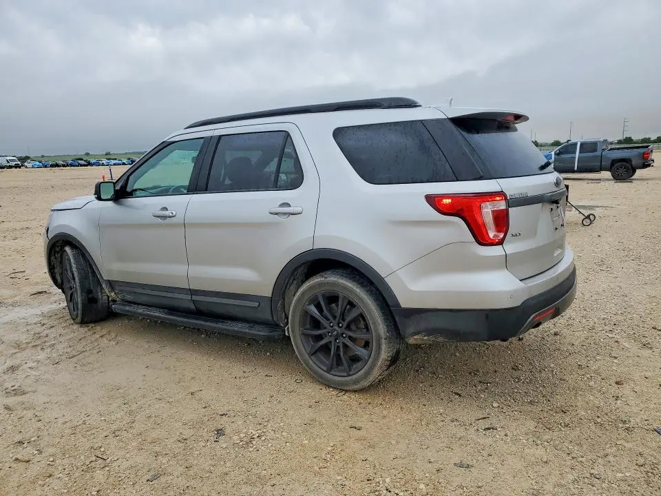 2017 FORD EXPLORER XLT  