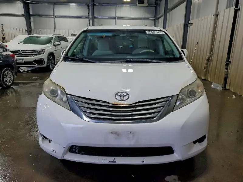 2014 TOYOTA SIENNA LE  