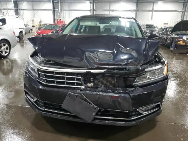 2017 VOLKSWAGEN PASSAT SE  