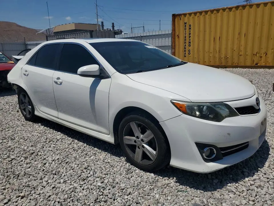 2013 TOYOTA CAMRY SE  