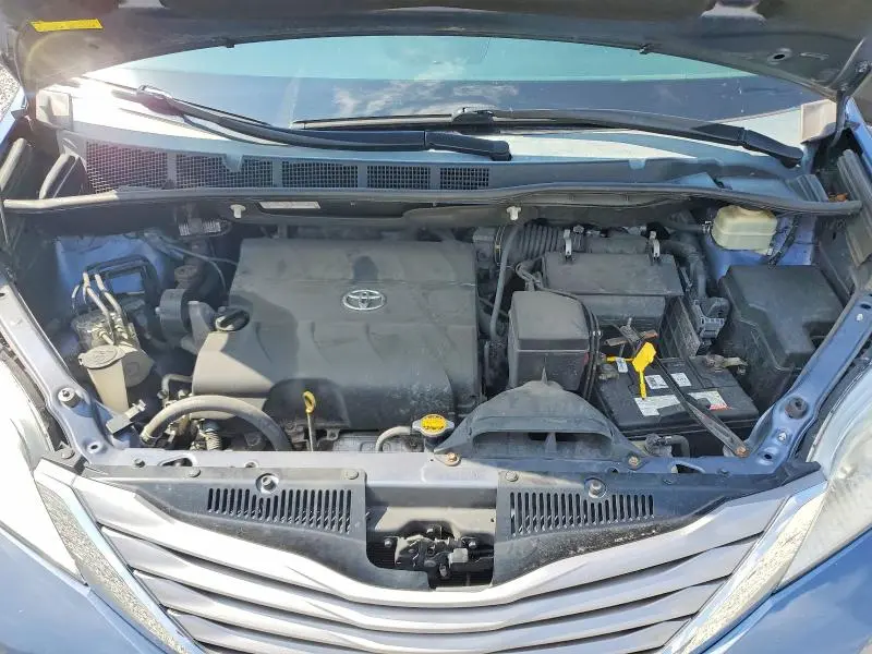 2015 TOYOTA SIENNA XLE 8-PASSENGER  