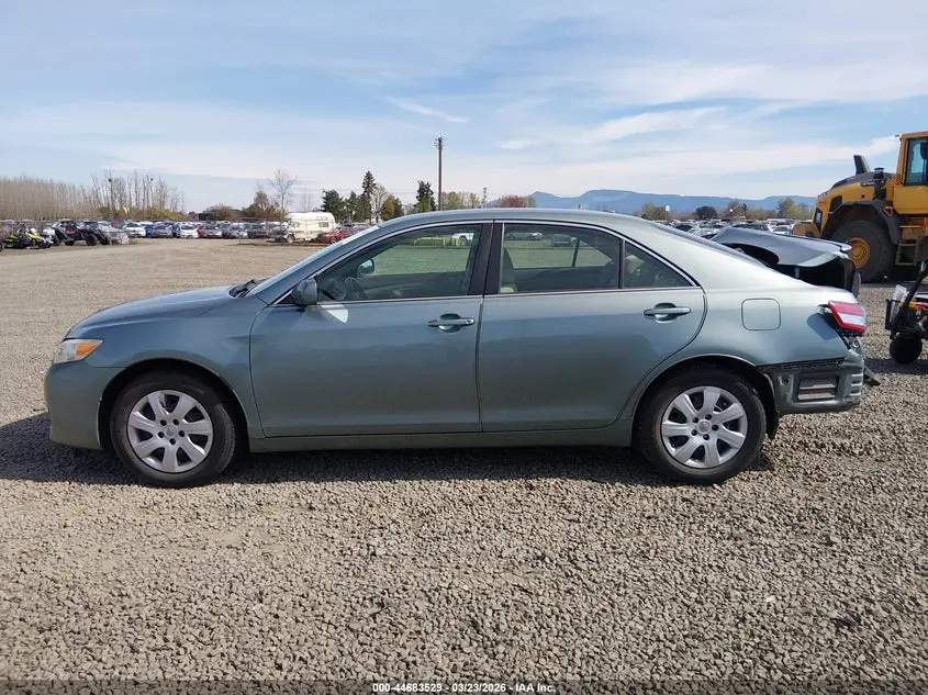 2011 TOYOTA CAMRY LE