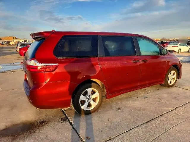 2019 TOYOTA SIENNA   