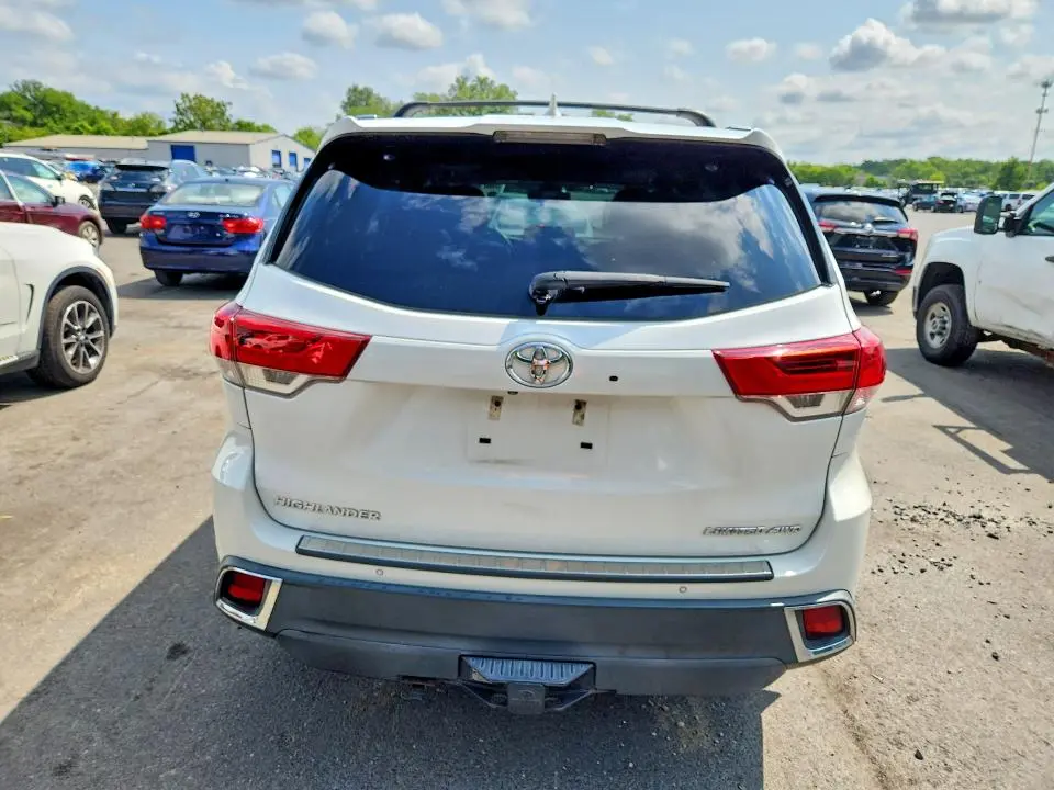 2018 TOYOTA HIGHLANDER LIMITED PLATINUM  