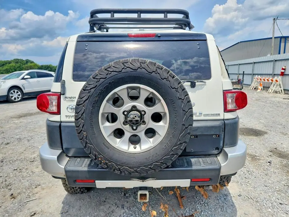 2011 TOYOTA FJ CRUISER BASE  