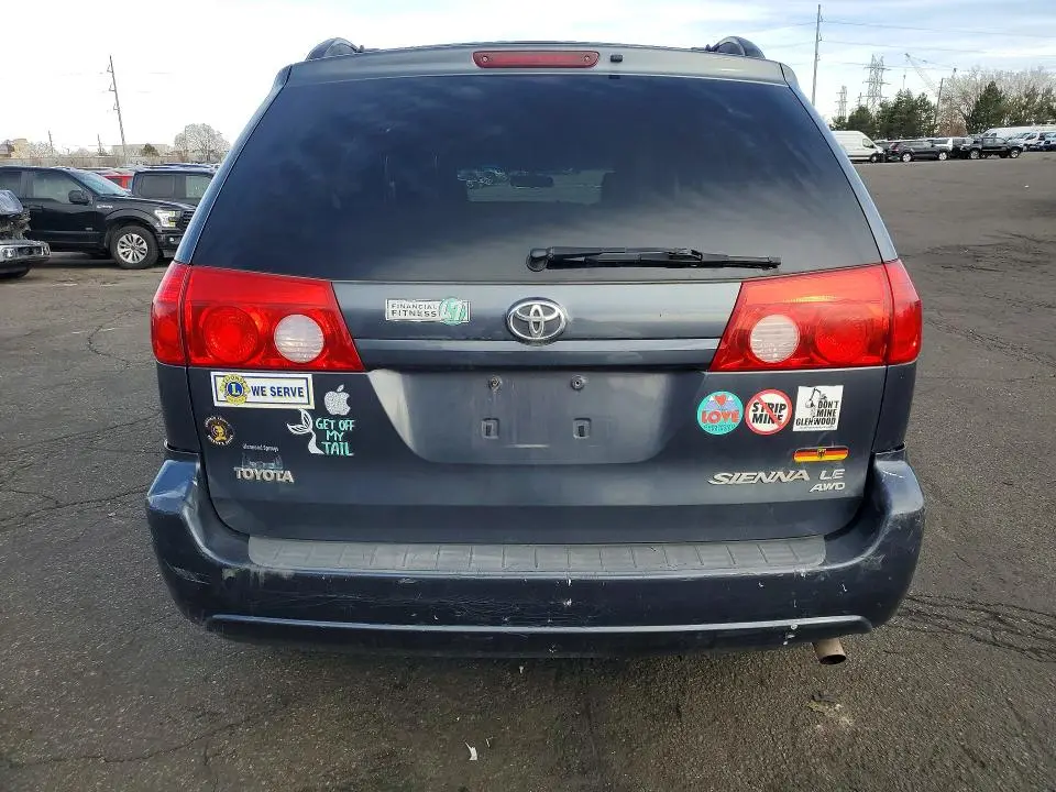 2010 TOYOTA SIENNA   