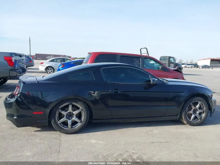 2013 FORD MUSTANG V6