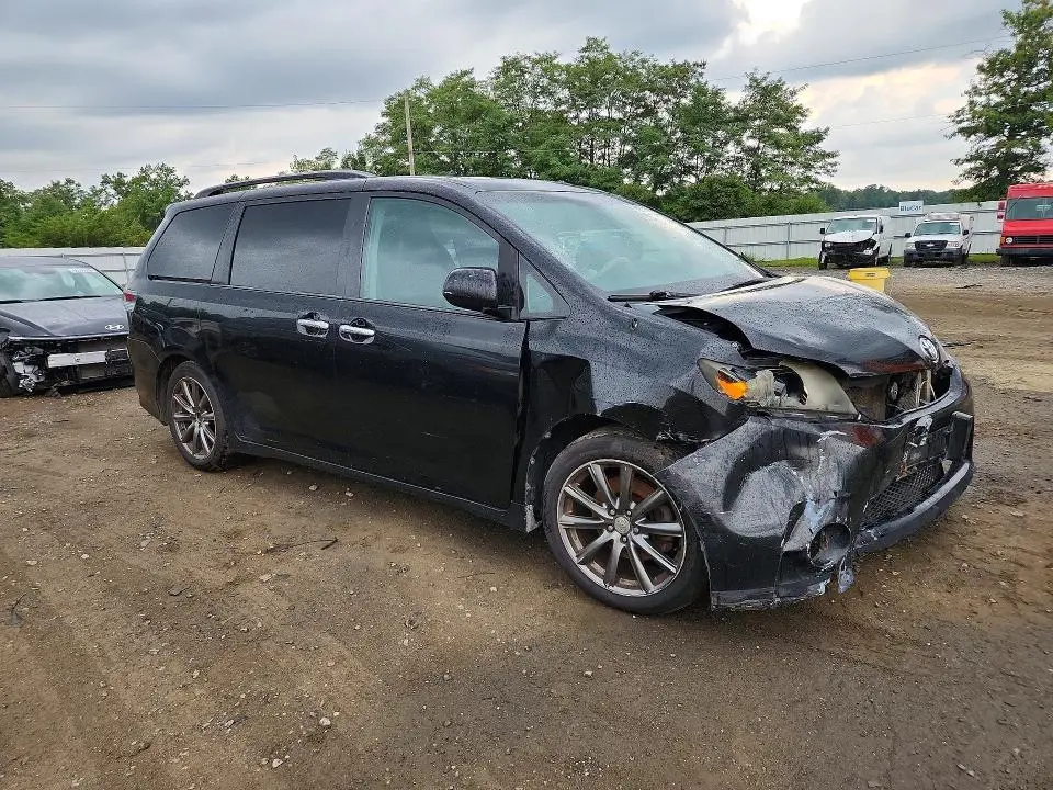 2014 TOYOTA SIENNA SPORT  