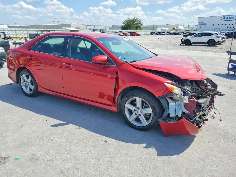 2014 TOYOTA CAMRY SE  