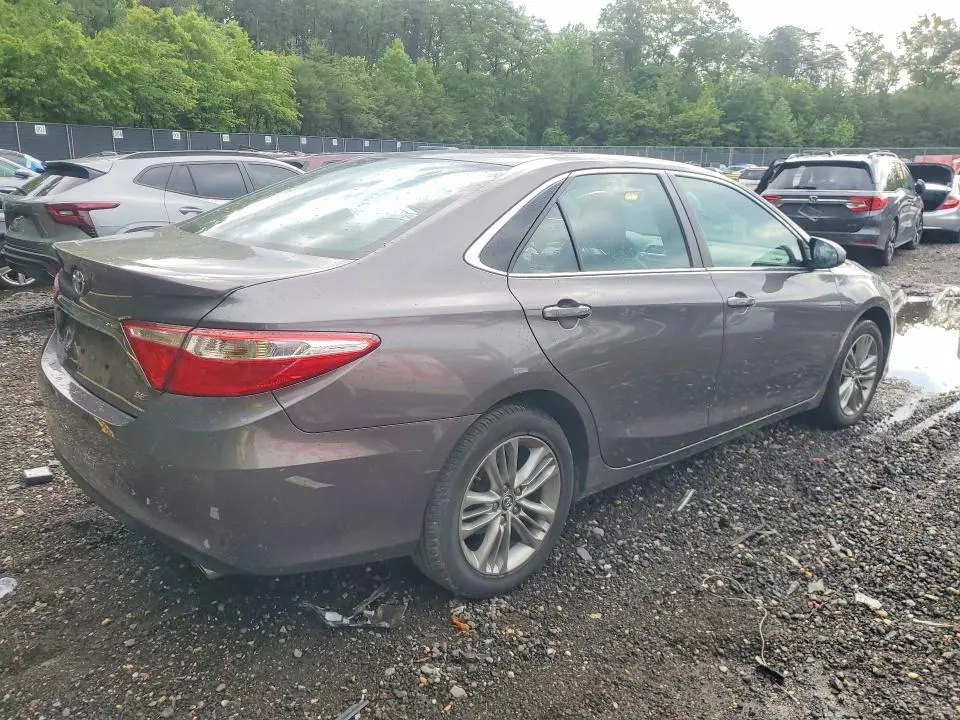 2016 TOYOTA CAMRY SE  