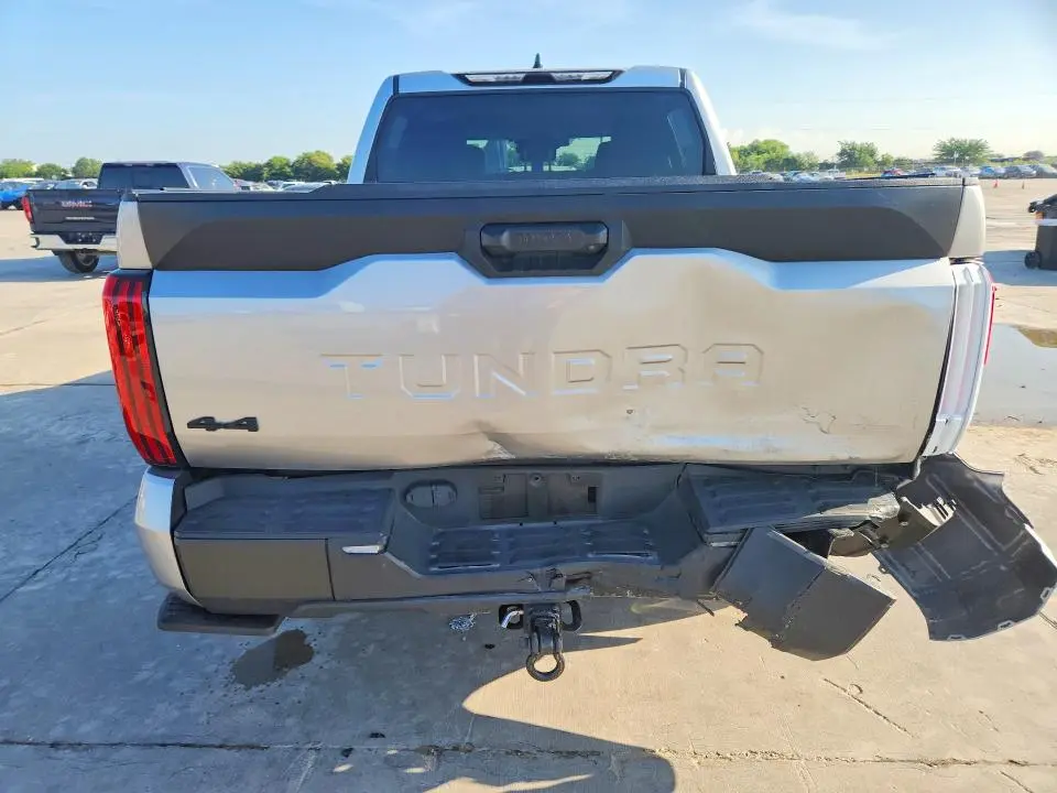 2024 TOYOTA TUNDRA SR5  