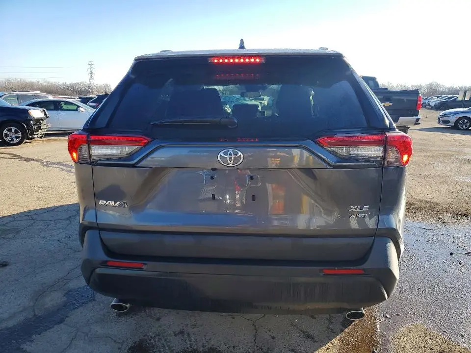 2025 TOYOTA RAV4 XLE  