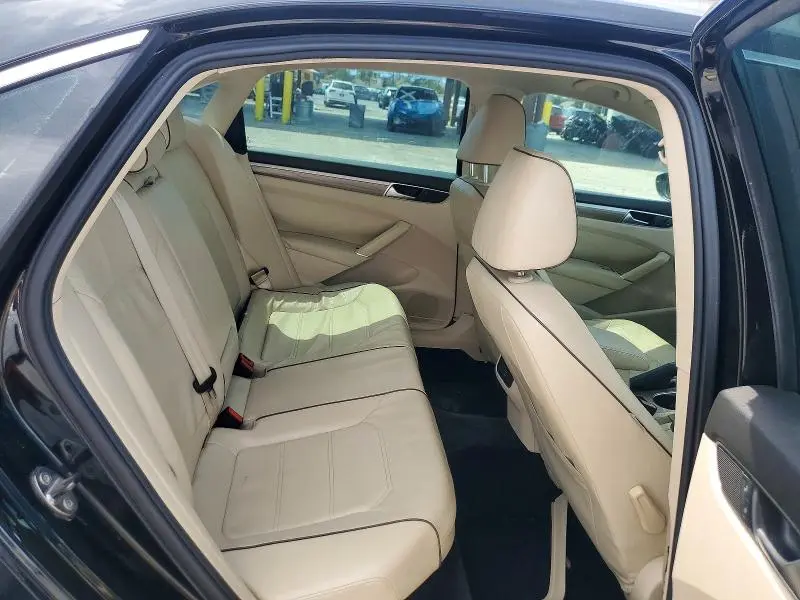 2016 VOLKSWAGEN PASSAT SE  