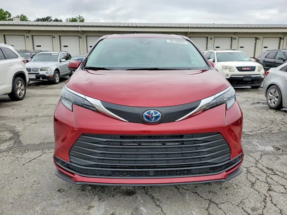 2025 TOYOTA SIENNA LE  