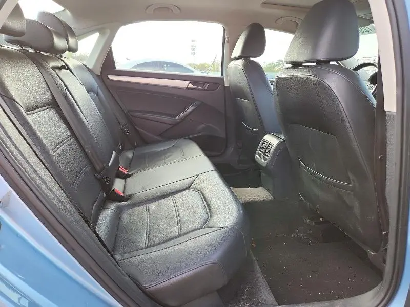 2013 VOLKSWAGEN PASSAT   