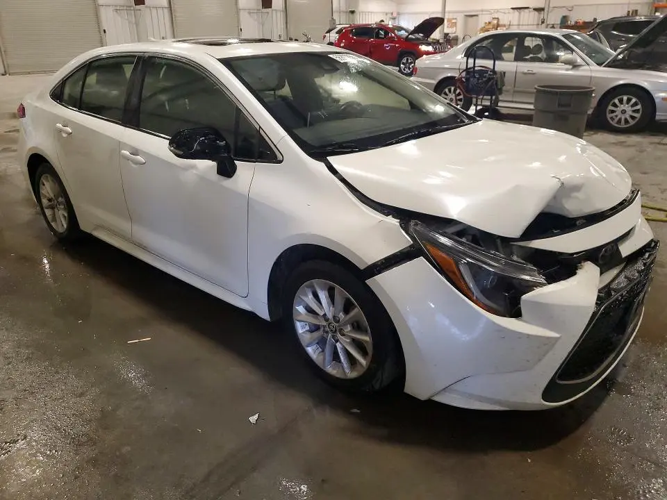 2020 TOYOTA COROLLA XLE  