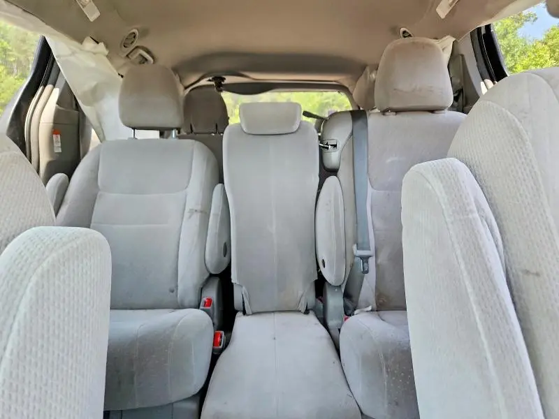 2017 TOYOTA SIENNA LE  