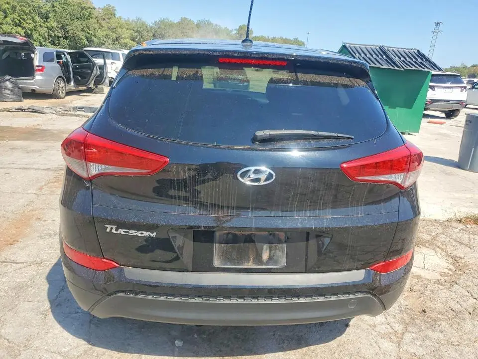 2016 HYUNDAI TUCSON SE  