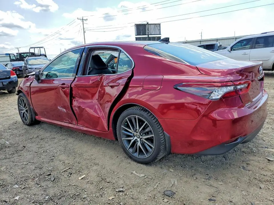 2021 TOYOTA CAMRY XLE  