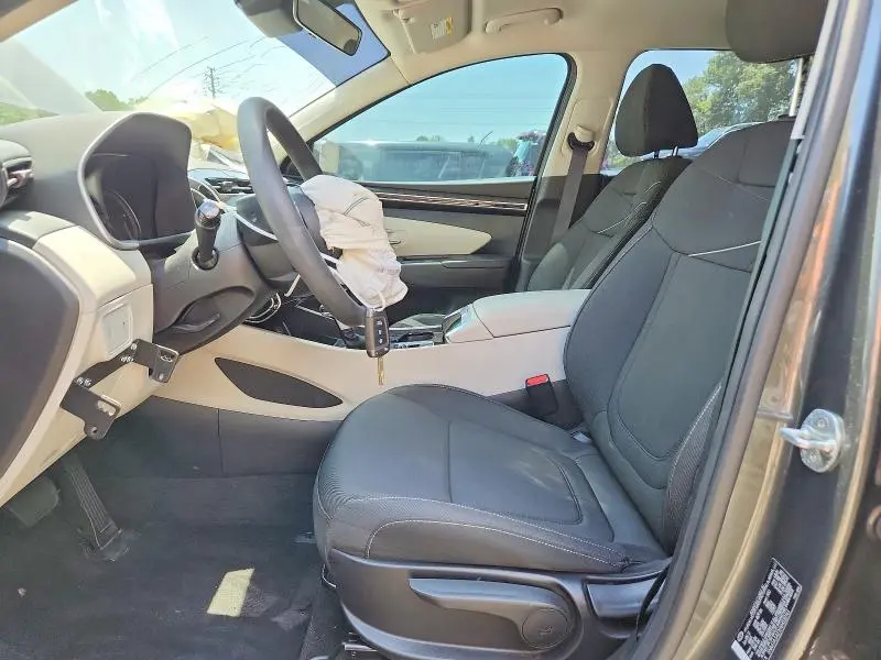 2022 HYUNDAI TUCSON SE  