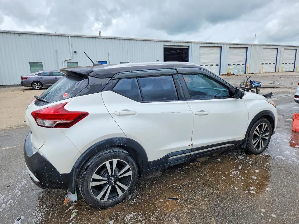2019 NISSAN KICKS SR  