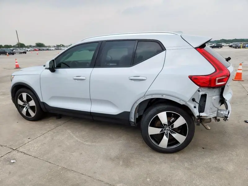 2021 VOLVO XC40 T5 MOMENTUM  