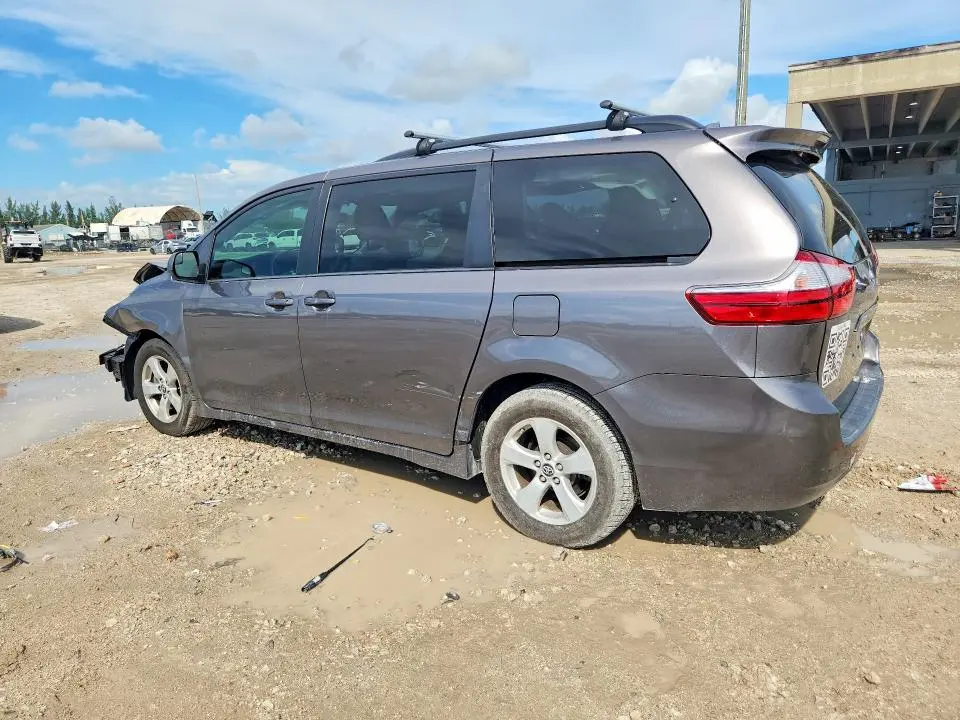 2019 TOYOTA SIENNA LE  