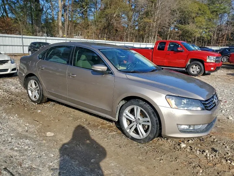 2015 VOLKSWAGEN PASSAT SE  