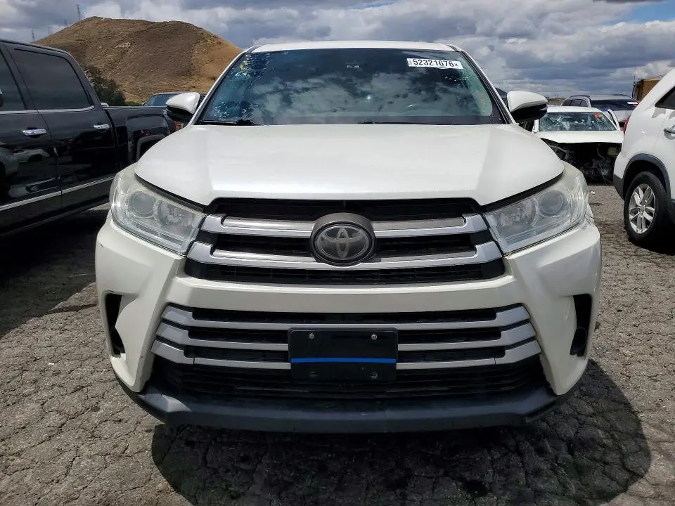 2019 TOYOTA HIGHLANDER LE  