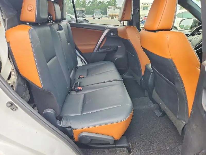 2017 TOYOTA RAV4 SE  