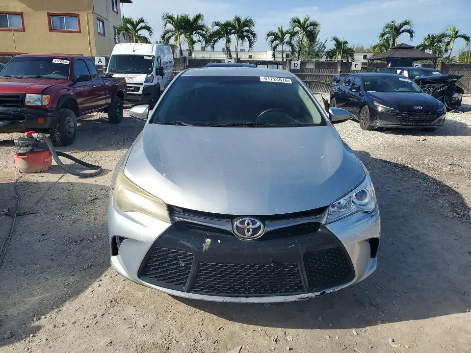 2015 TOYOTA CAMRY SE  