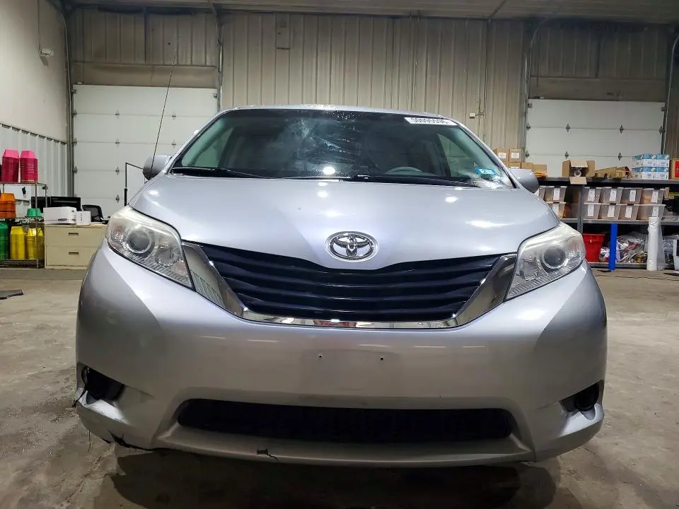 2012 TOYOTA SIENNA LE  