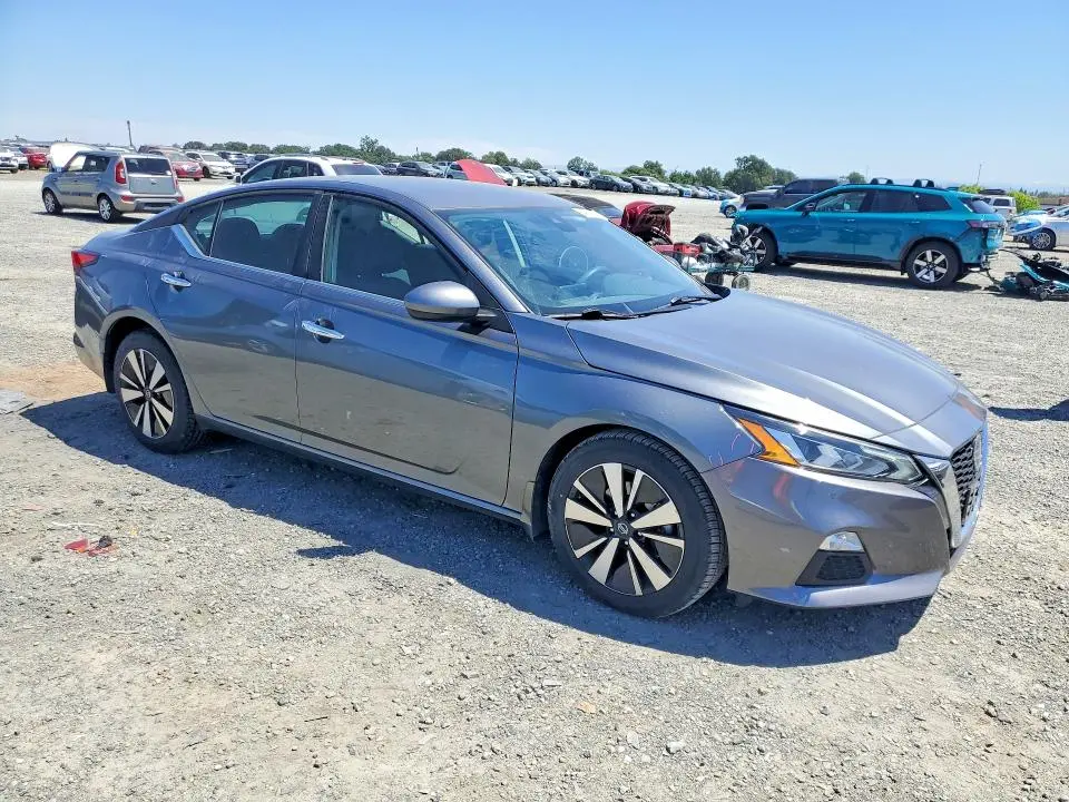 2022 NISSAN ALTIMA SV  