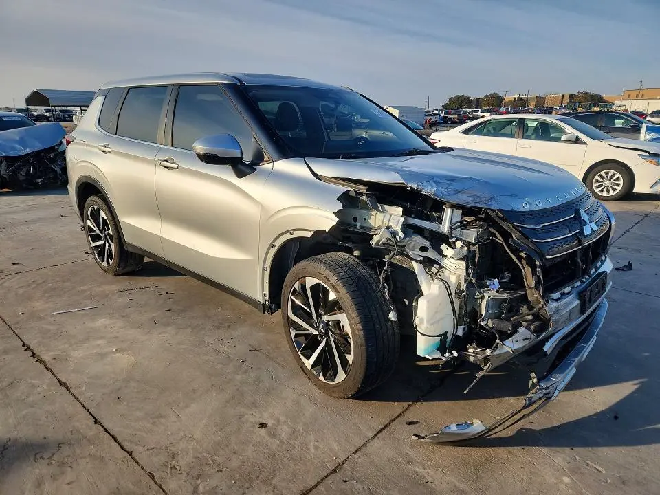 2022 MITSUBISHI OUTLANDER SE  