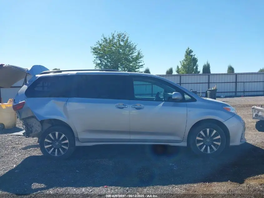 2020 TOYOTA SIENNA XLE
