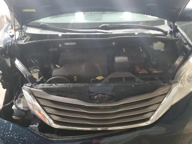 2011 TOYOTA SIENNA XLE  