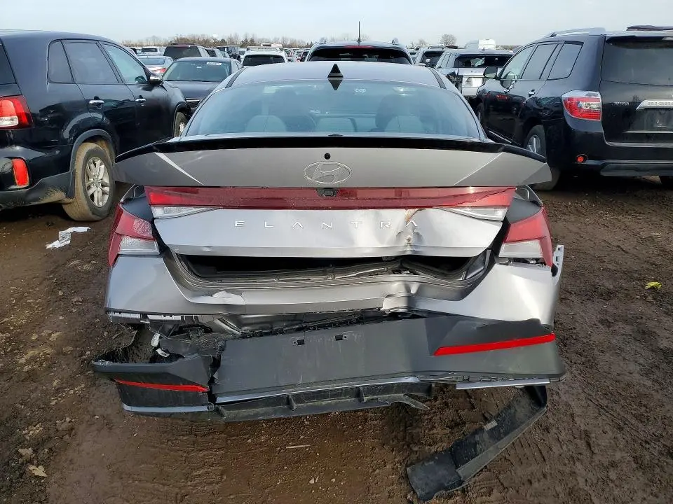 2025 HYUNDAI ELANTRA SEL SPORT  