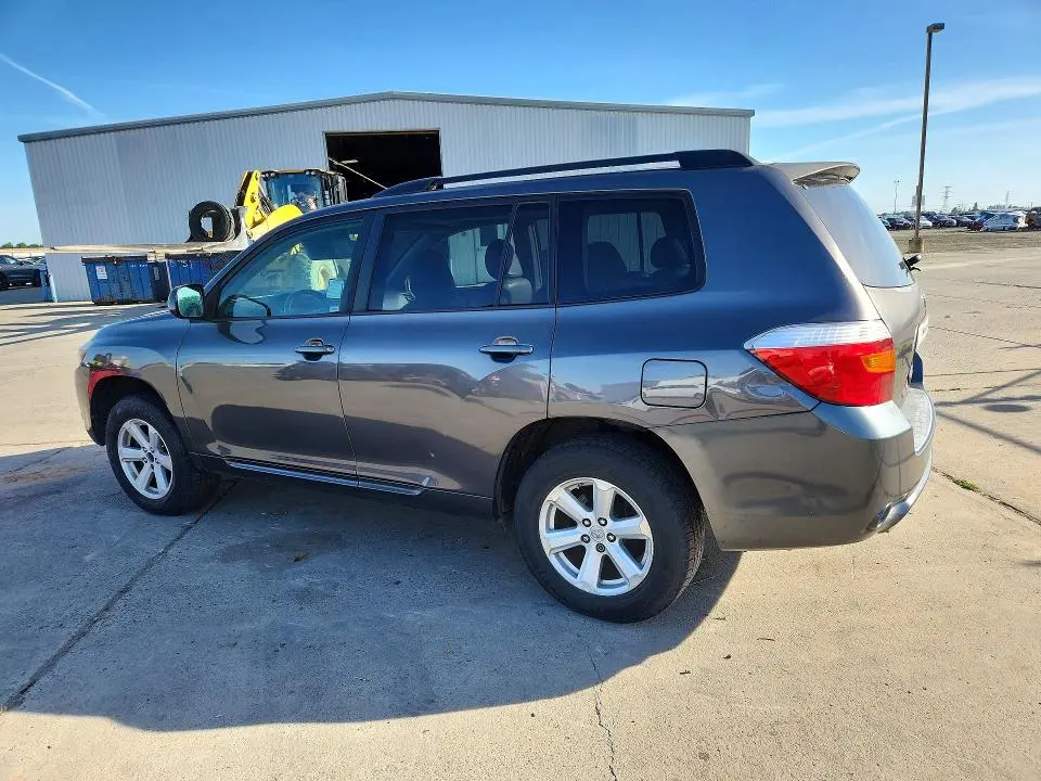 2010 TOYOTA HIGHLANDER SE  