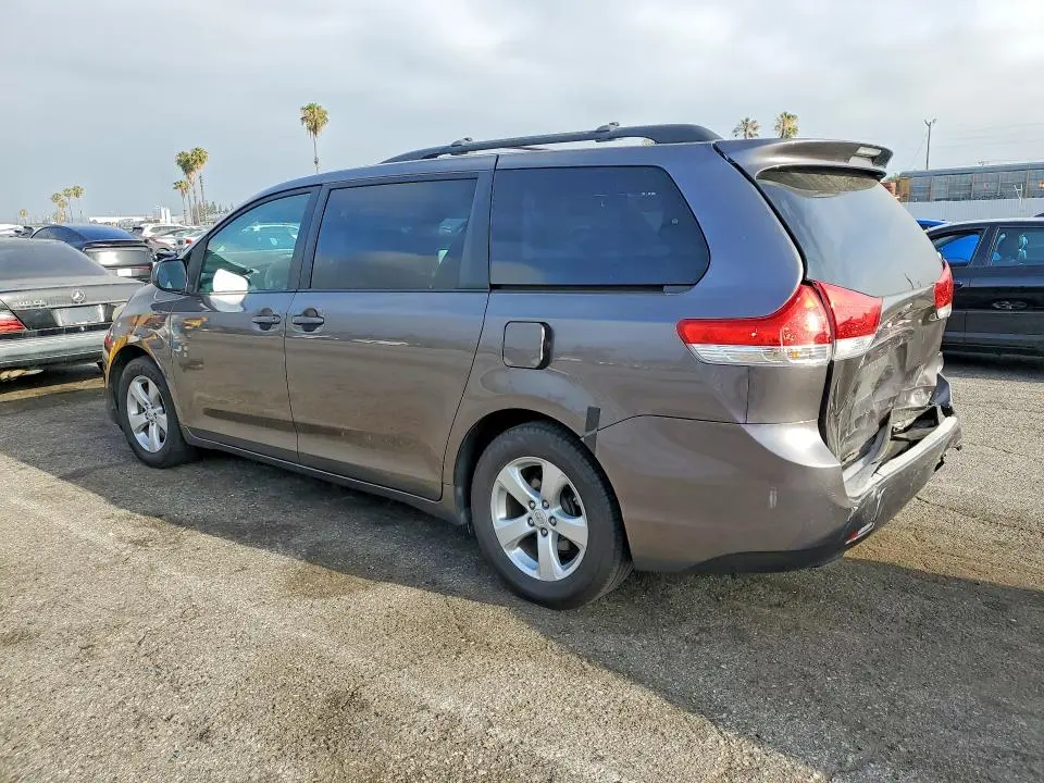 2011 TOYOTA SIENNA LE  