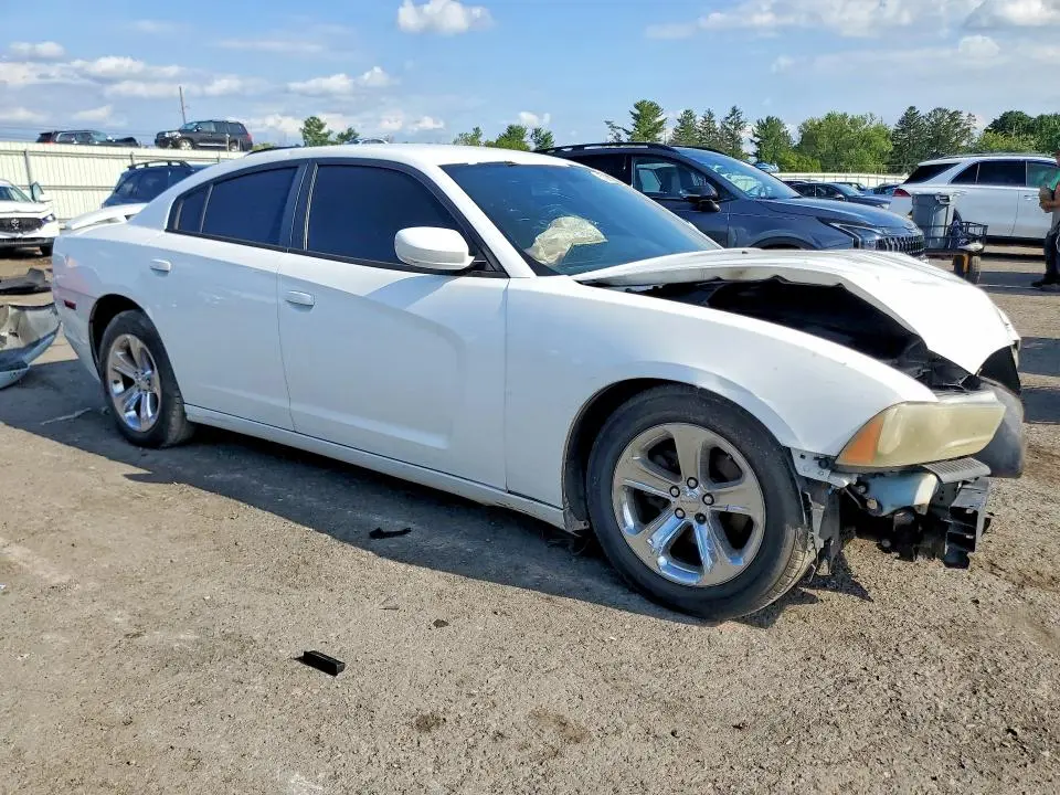 2013 DODGE CHARGER SE  