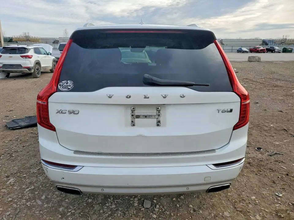 2017 VOLVO XC90 T6  