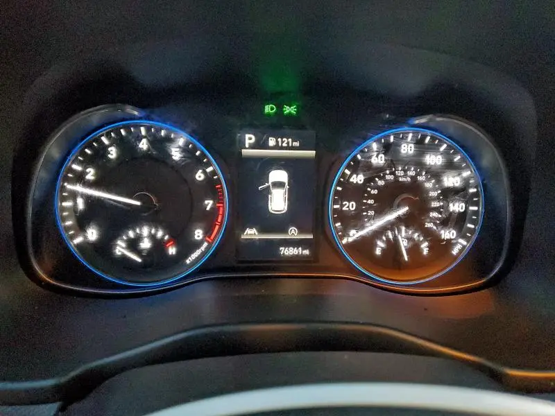 2023 HYUNDAI KONA SE  