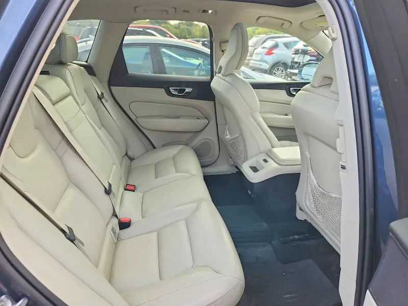 2020 VOLVO XC60 T5 MOMENTUM  