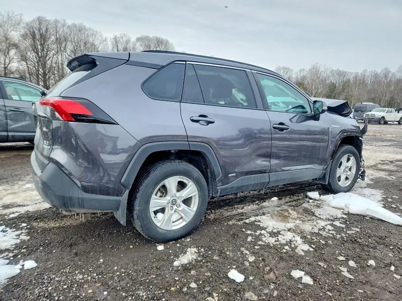 2021 TOYOTA RAV4 XLE  
